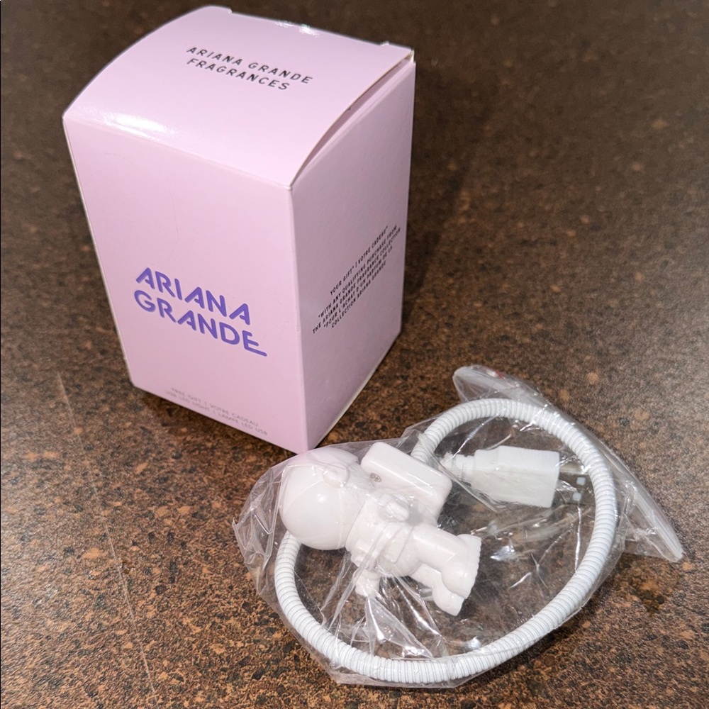 Ariana Grande Fragrance Free Gift 🎁